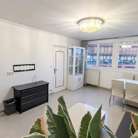 Cozy 13 Apartment *